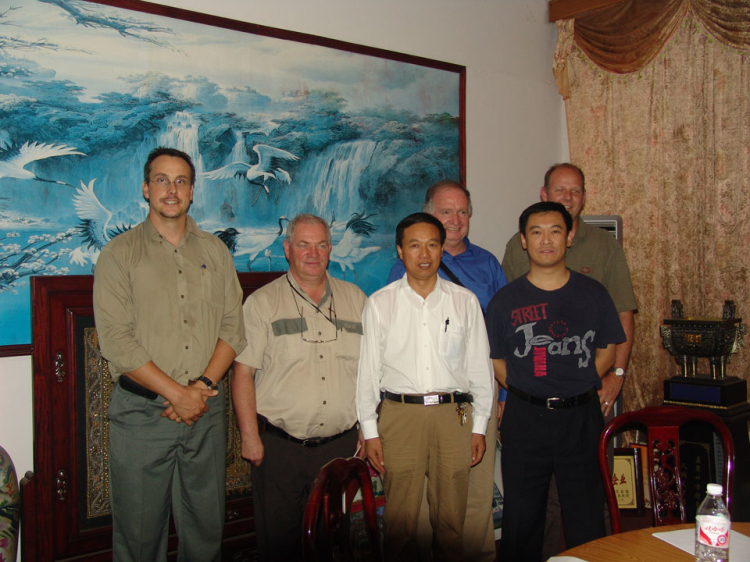 Chairman Wang Jiaan with visiting European merchants took pictures