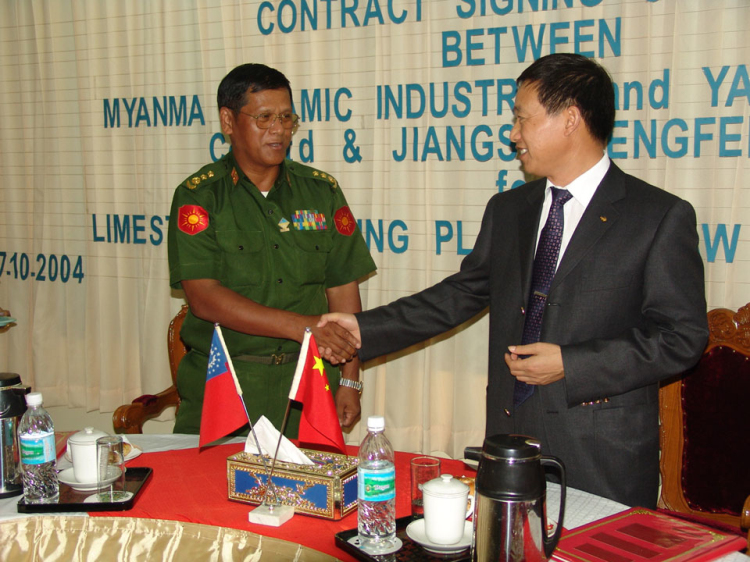 Chairman and chairman of the Myanmar Ceramic Company Wang Jiaan U Soe leaves the contract signing ceremony