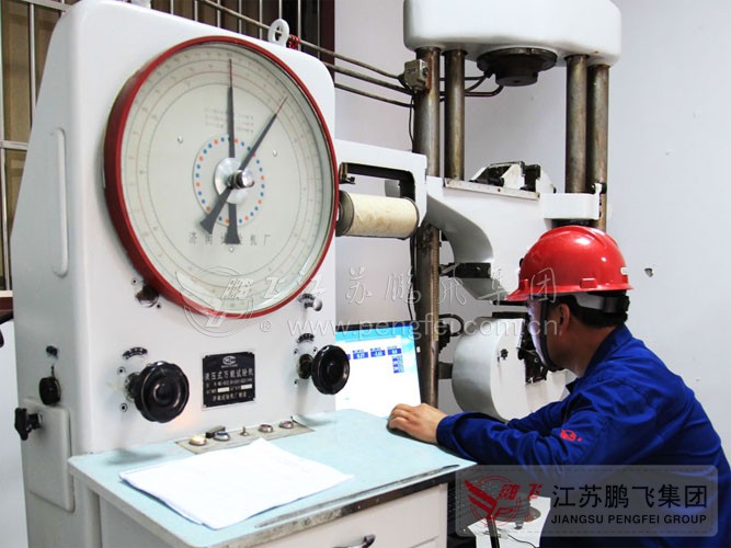 Hydraulic universal testing machine